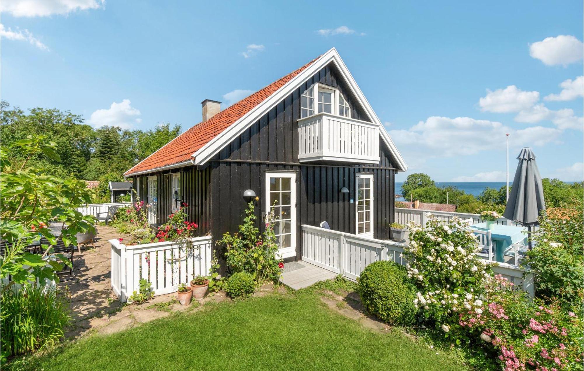Lovely Home In Svaneke With House Sea View エクステリア 写真